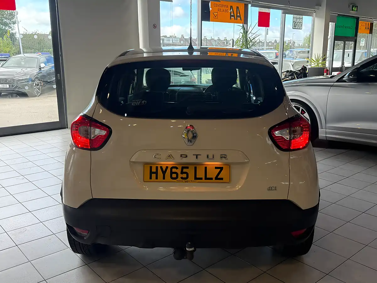 Used 2015 Renault Captur Expression+ White - Interior and Exterior details 8