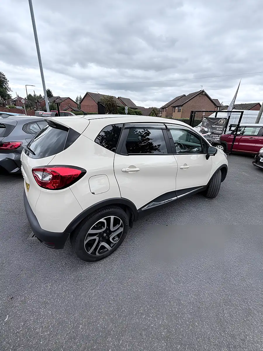 Used 2015 Renault Captur Iconic Beige - Interior and Exterior details 3
