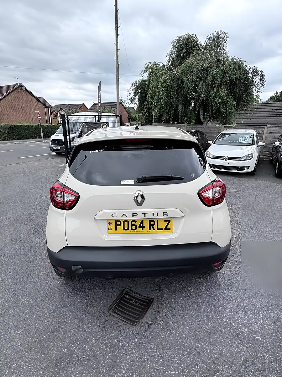 Used 2015 Renault Captur Iconic Beige - Interior and Exterior details 4