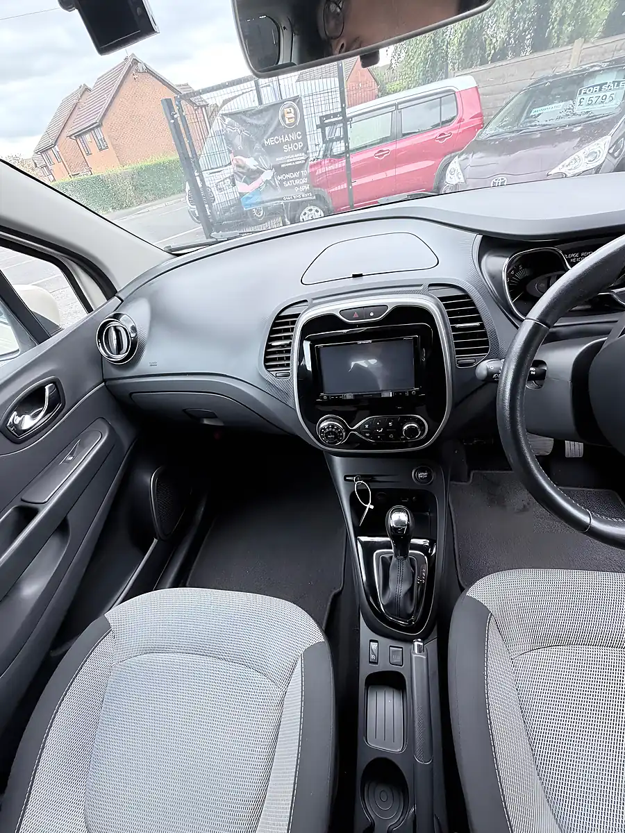 Used 2015 Renault Captur Iconic Beige - Interior and Exterior details 7
