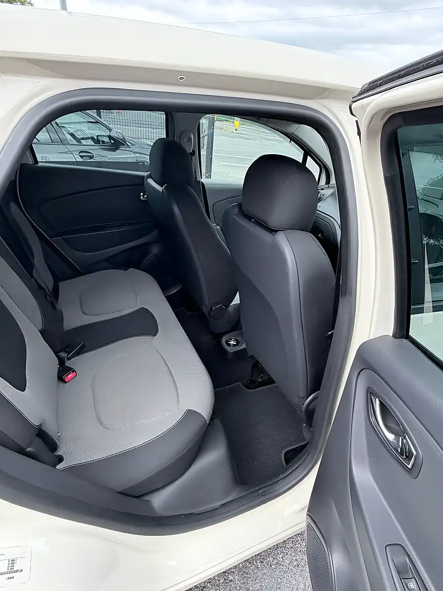 Used 2015 Renault Captur Iconic Beige - Interior and Exterior details 8