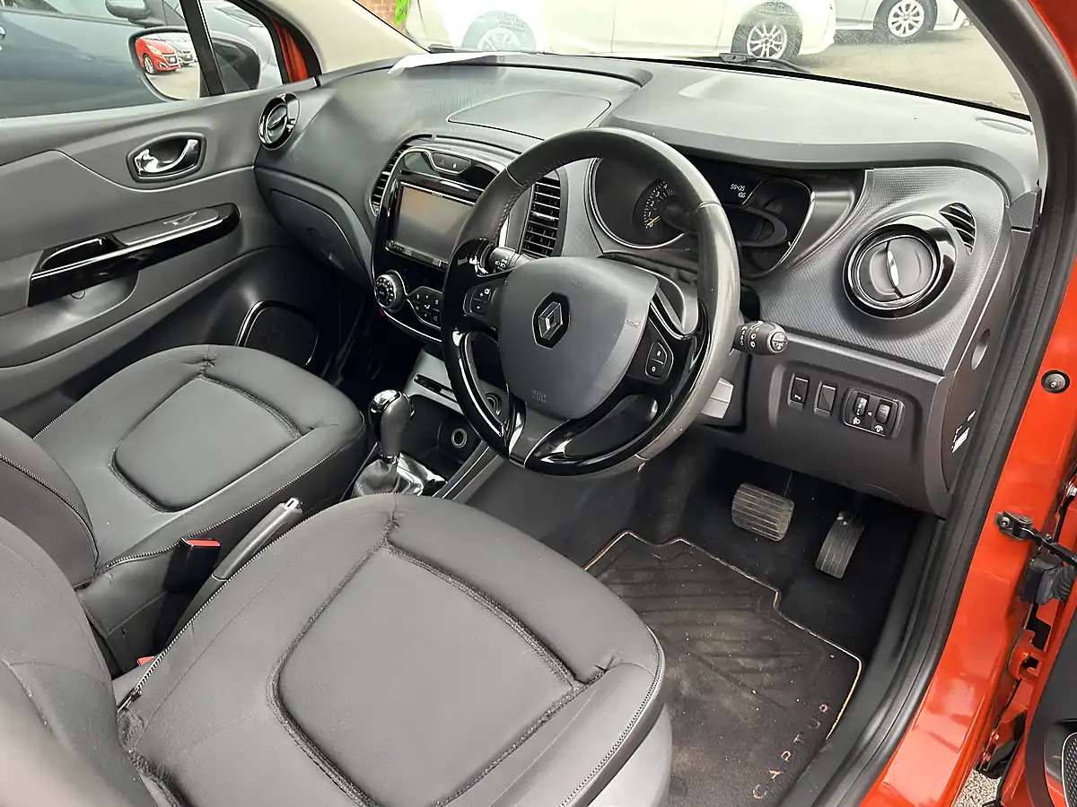 Used 2015 Renault Captur - Interior and Exterior details 8