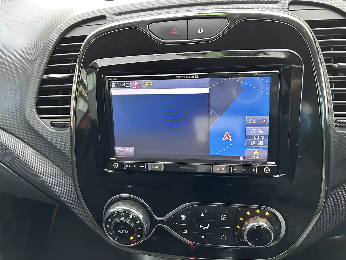 Used 2015 Renault Captur - Interior and Exterior details 9