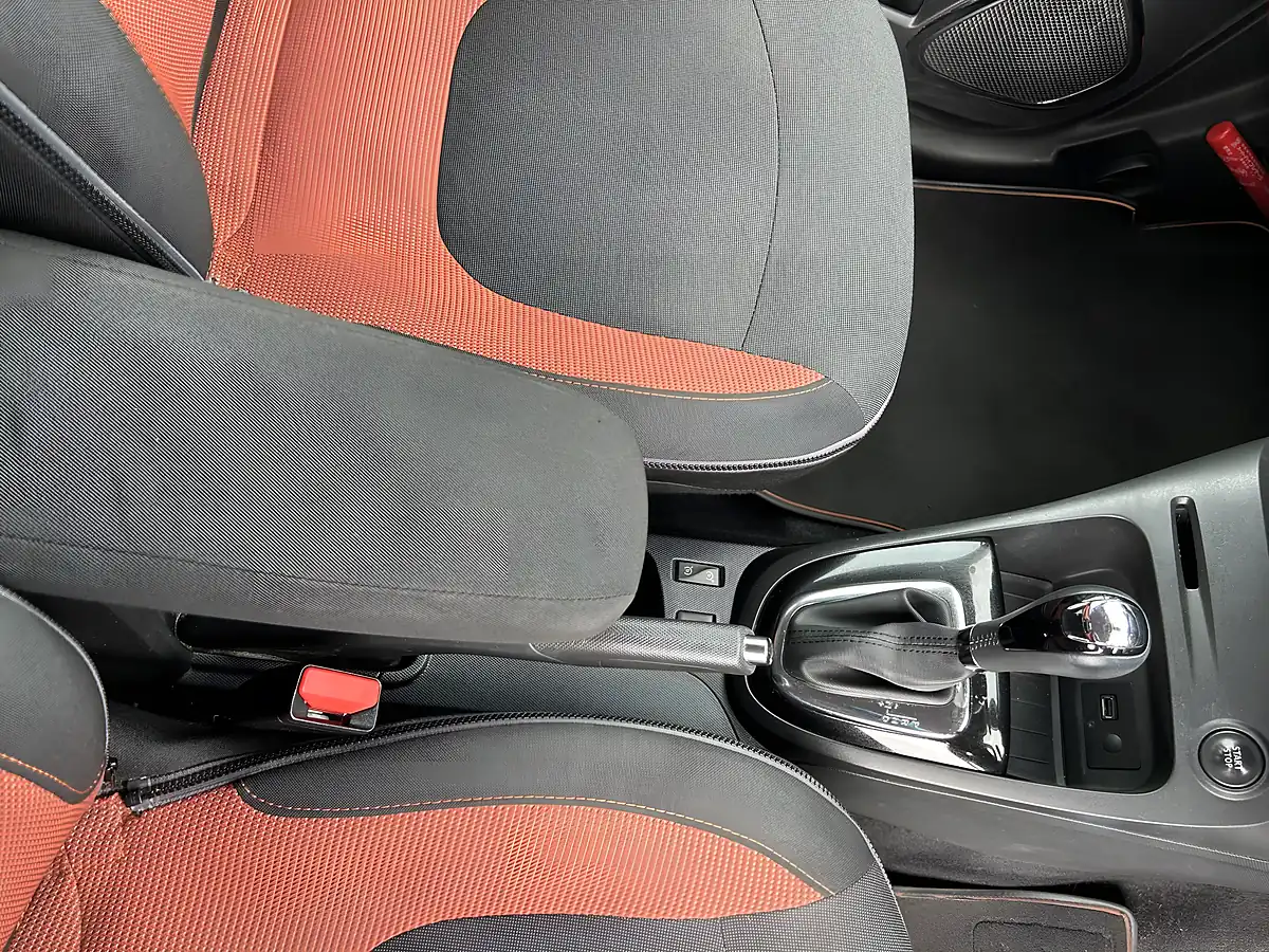 Used 2015 Renault Captur Orange - Interior and Exterior details 10