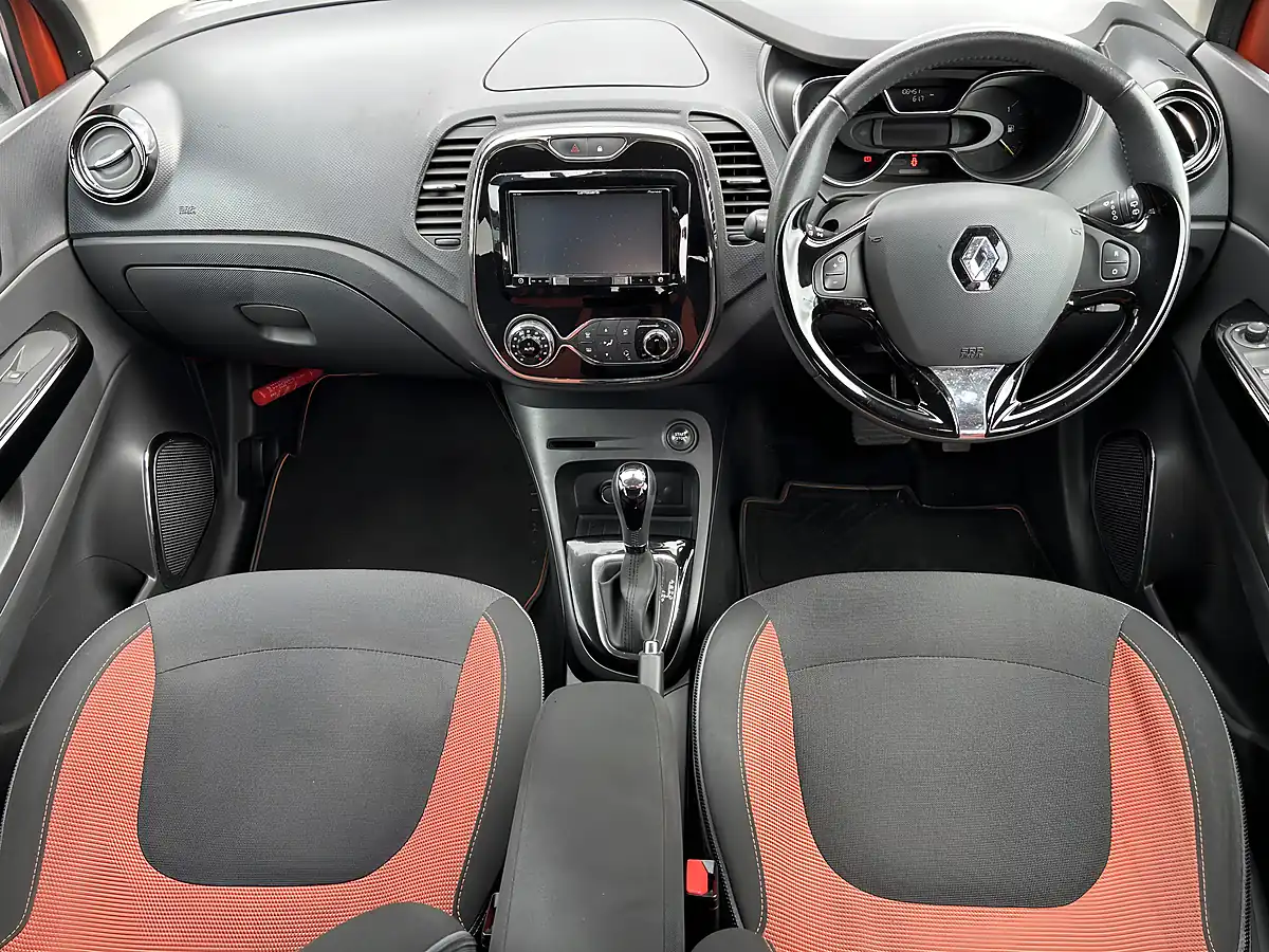 Used 2015 Renault Captur Orange - Interior and Exterior details 11