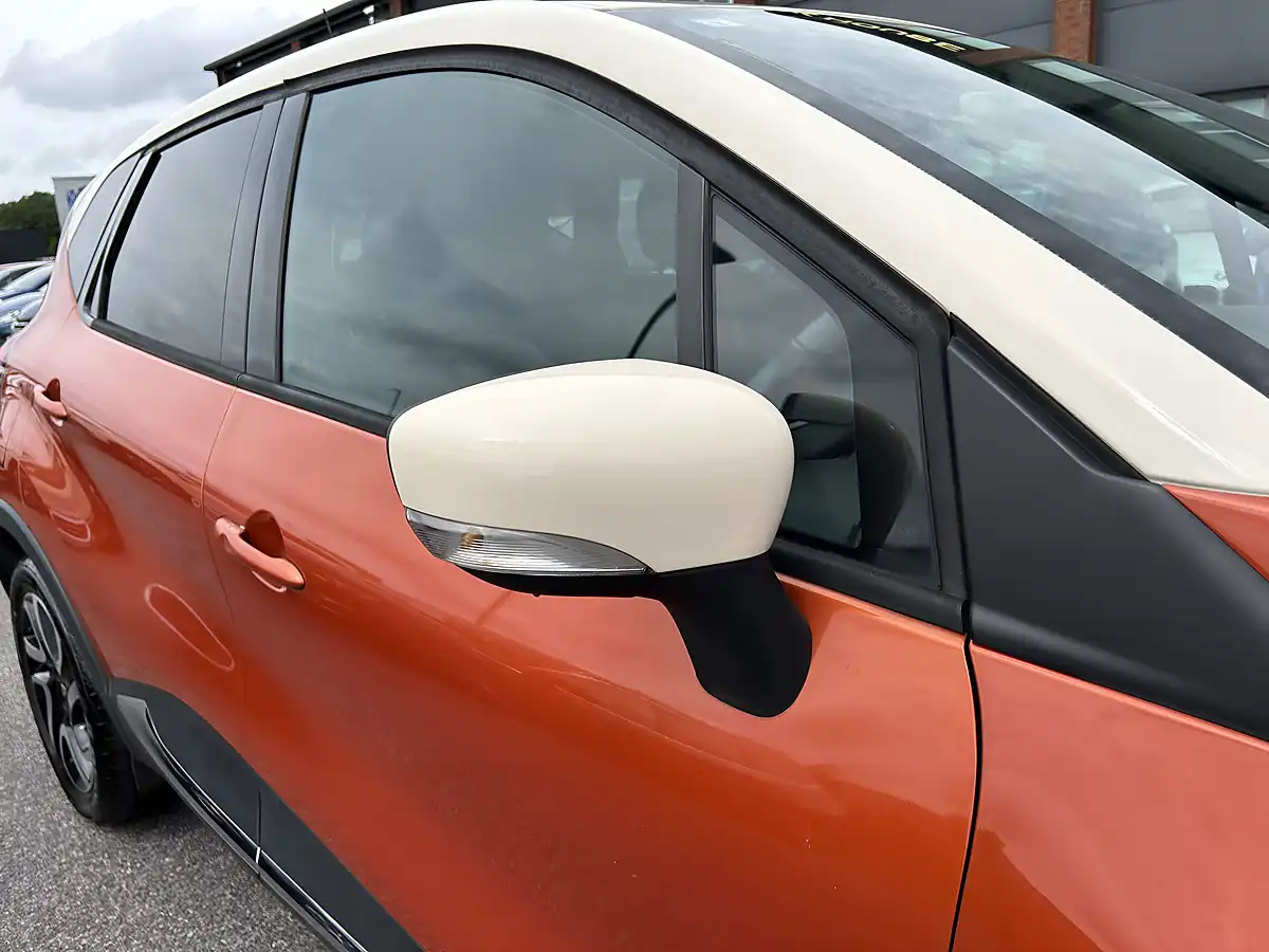 Used 2015 Renault Captur Orange - Interior and Exterior details 19