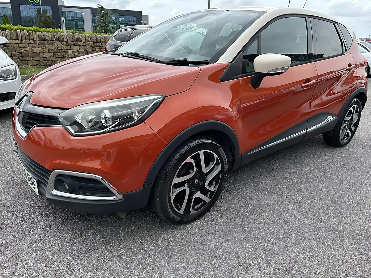 Used 2015 Renault Captur Orange - Interior and Exterior details 3