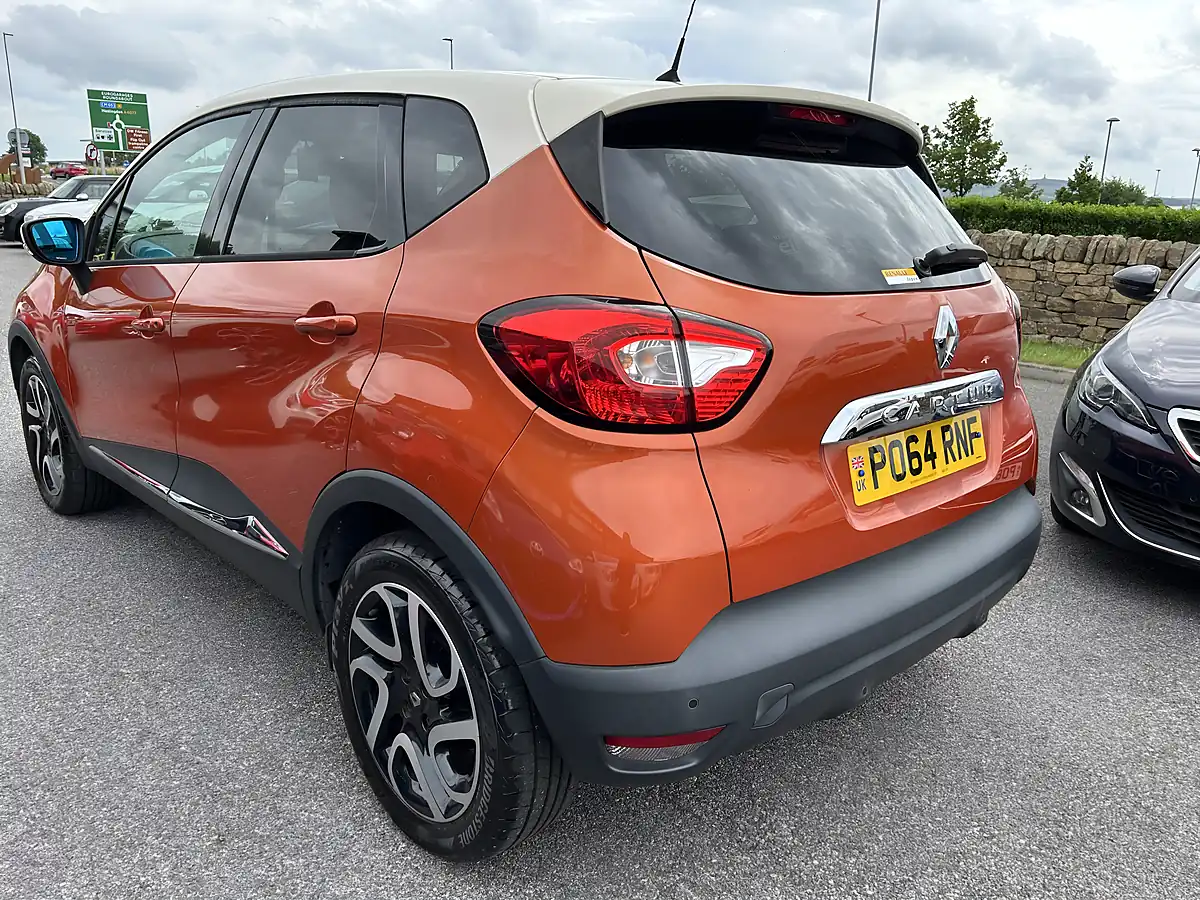 Used 2015 Renault Captur Orange - Interior and Exterior details 4