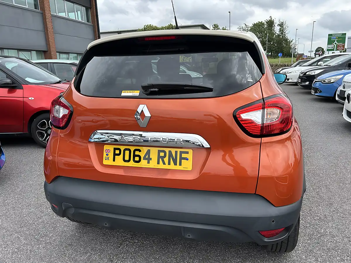 Used 2015 Renault Captur Orange - Interior and Exterior details 5