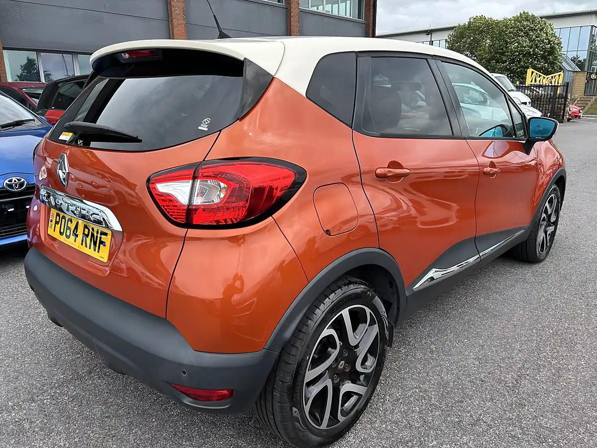 Used 2015 Renault Captur Orange - Interior and Exterior details 6