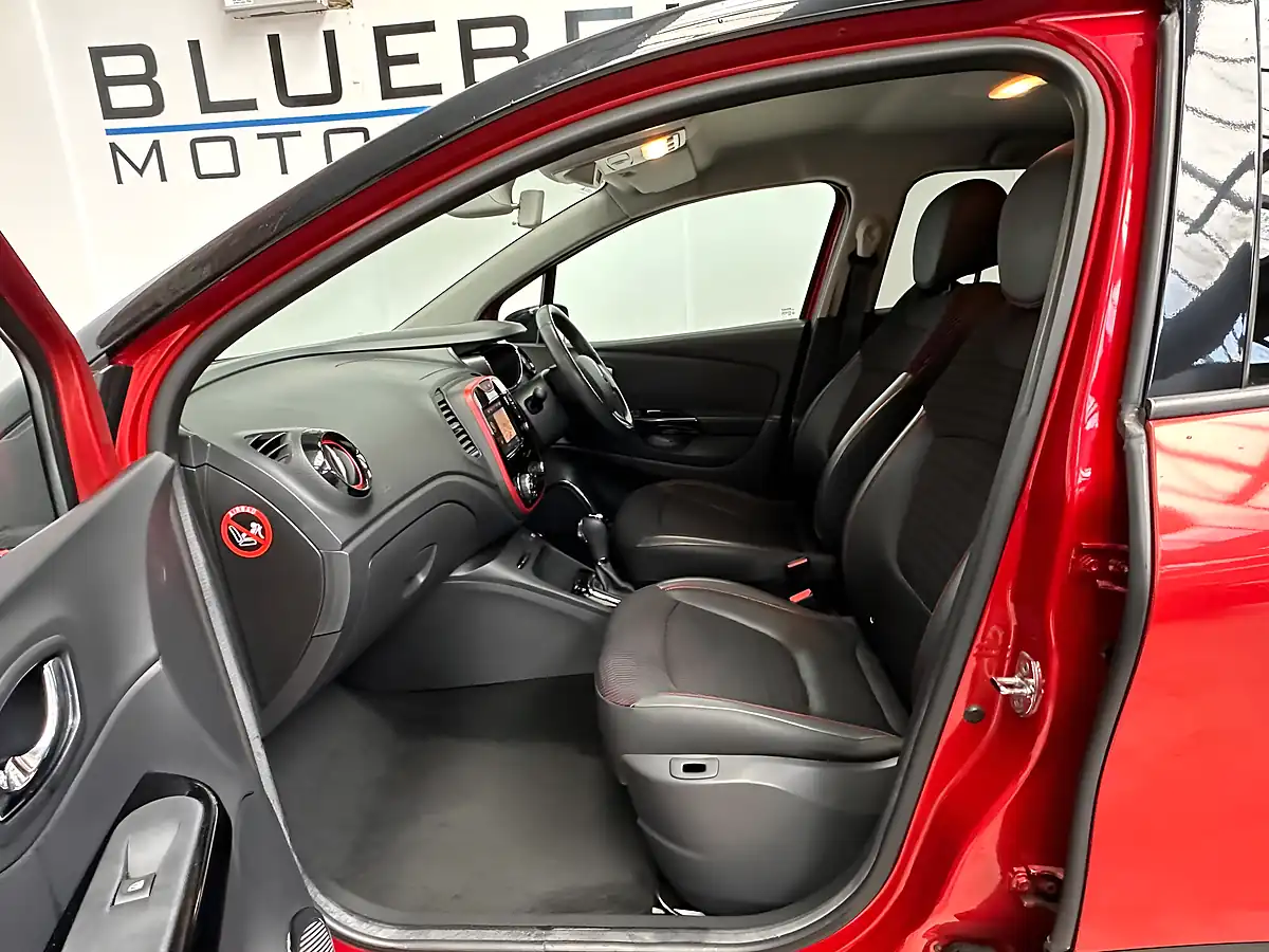 Used 2015 Renault Captur Signature Flame Red - Interior and Exterior details 10