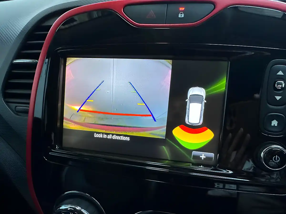 Used 2015 Renault Captur Signature Flame Red - Interior and Exterior details 11