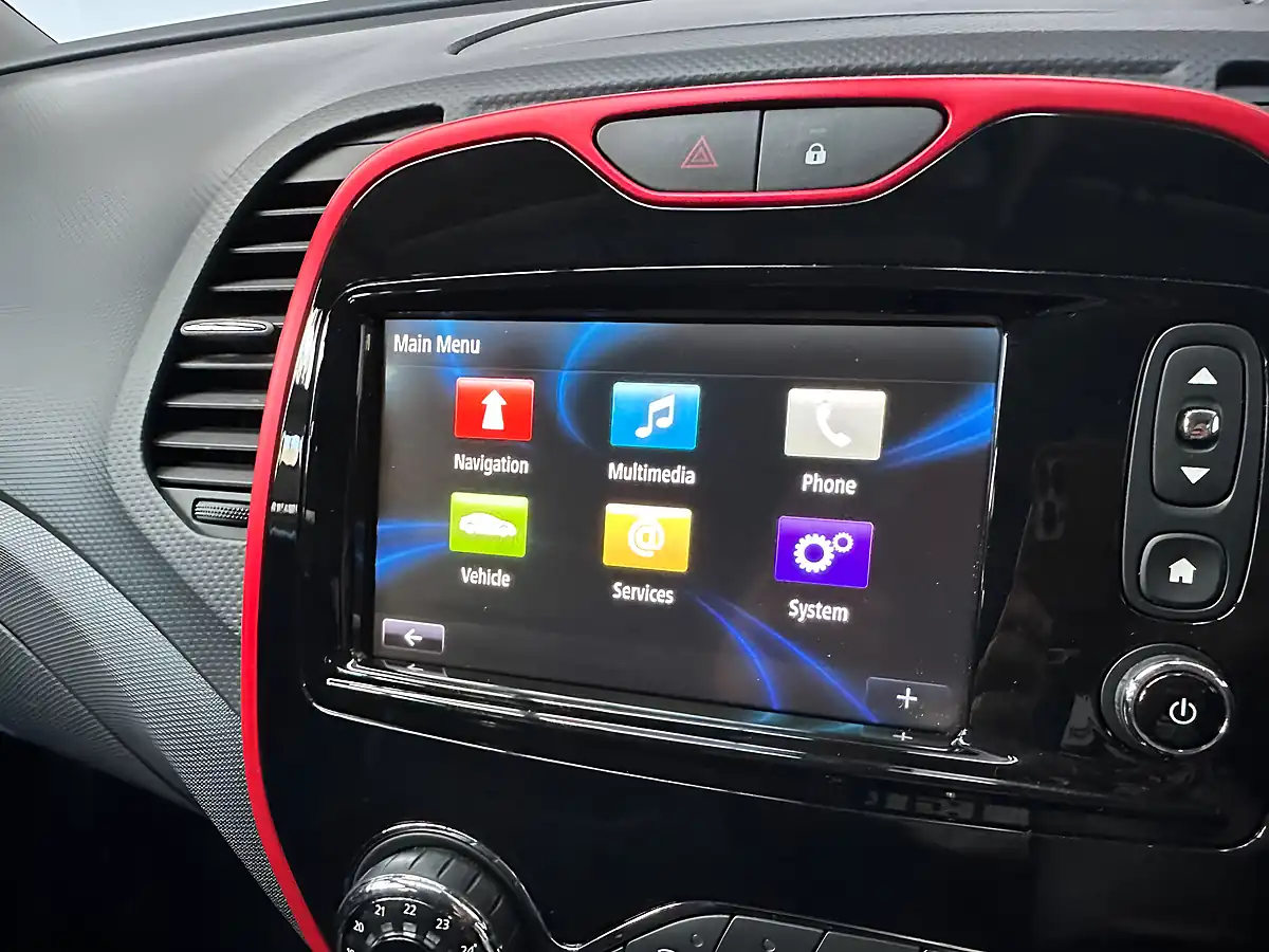 Used 2015 Renault Captur Signature Flame Red - Interior and Exterior details 12