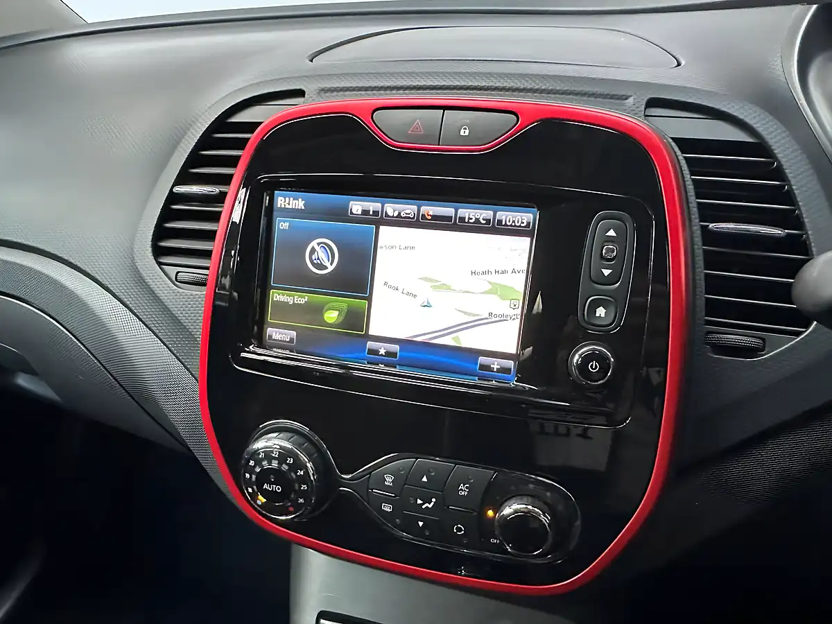 Used 2015 Renault Captur Signature Flame Red - Interior and Exterior details 13
