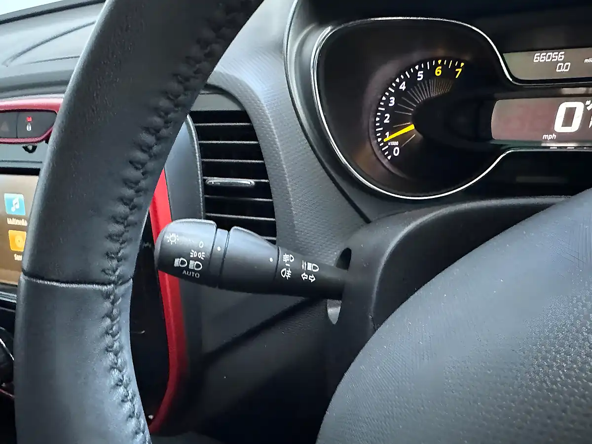 Used 2015 Renault Captur Signature Flame Red - Interior and Exterior details 14