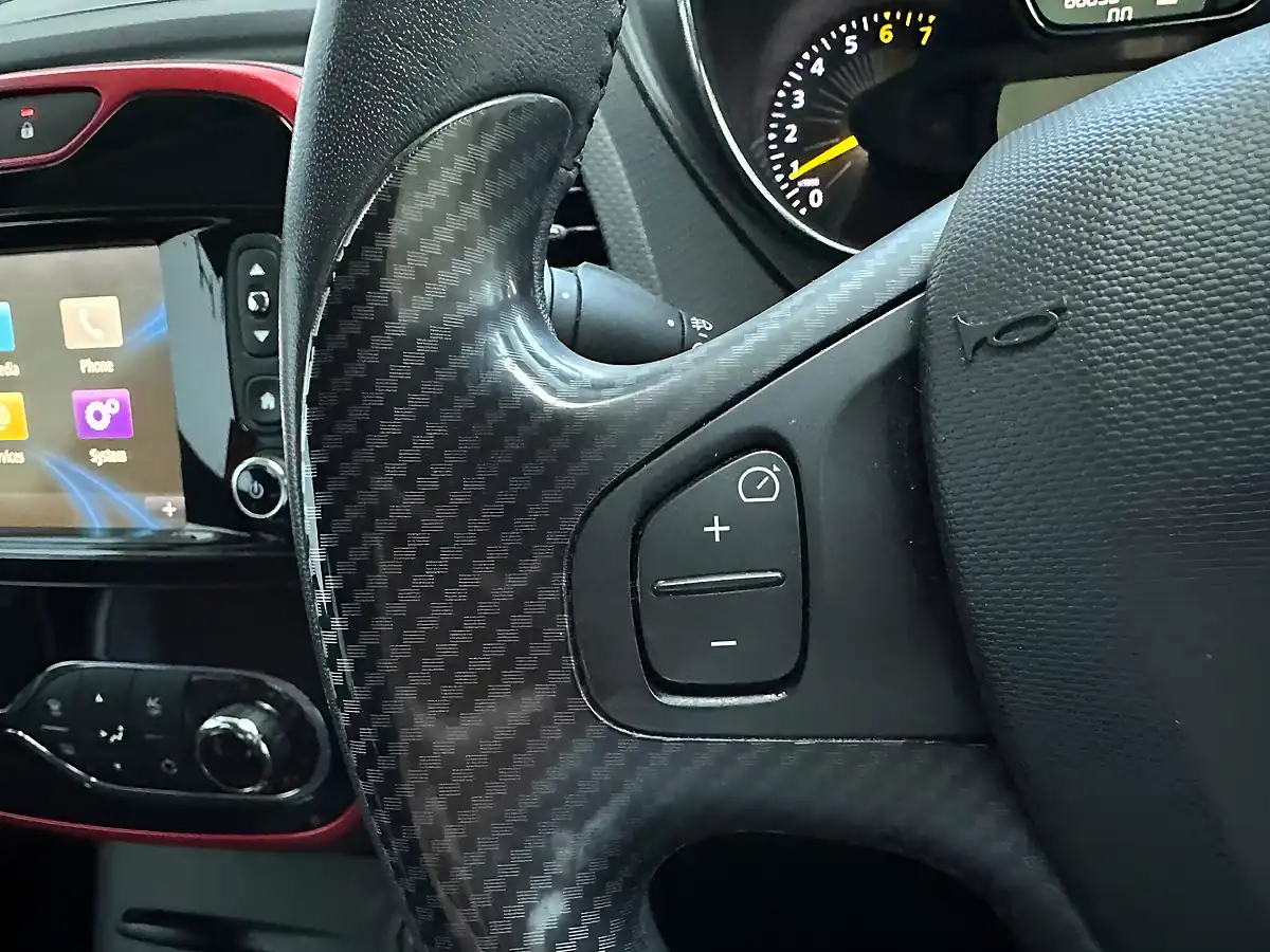 Used 2015 Renault Captur Signature Flame Red - Interior and Exterior details 16