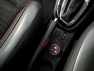 Used 2015 Renault Captur Signature Flame Red - Interior and Exterior details 17