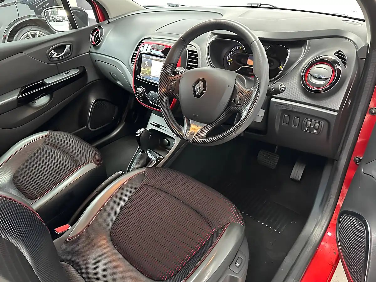 Used 2015 Renault Captur Signature Flame Red - Interior and Exterior details 4
