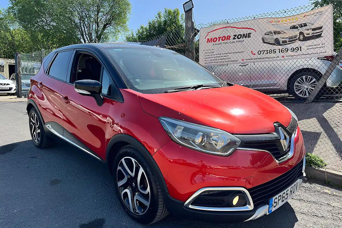 Used 2015 Renault Captur Signature Nav Red - Front View