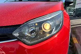 Used 2015 Renault Captur Signature Nav Red - Interior and Exterior details 10