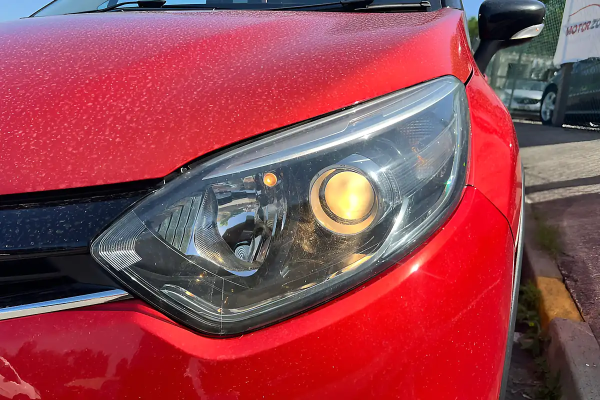 Used 2015 Renault Captur Signature Nav Red - Interior and Exterior details 10
