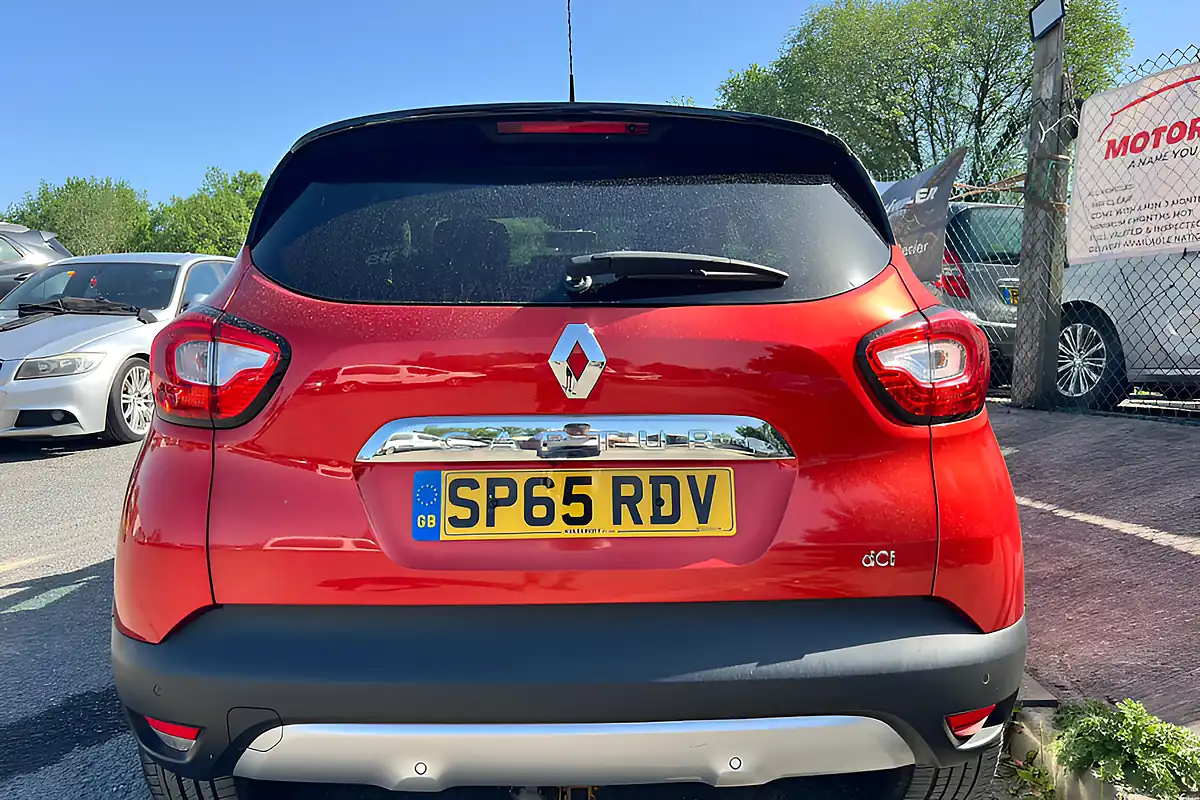 Used 2015 Renault Captur Signature Nav Red - Interior and Exterior details 11