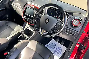 Used 2015 Renault Captur Signature Nav Red - Interior and Exterior details 12