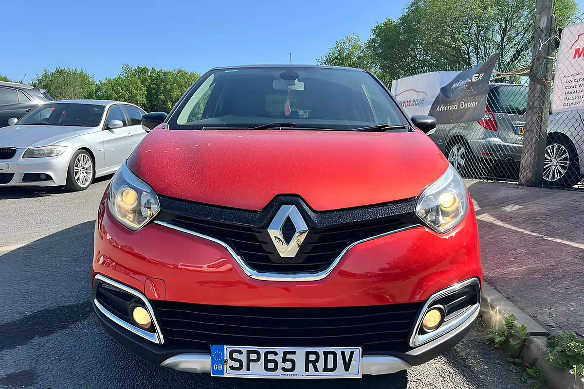 Used 2015 Renault Captur Signature Nav Red - Interior and Exterior details 2