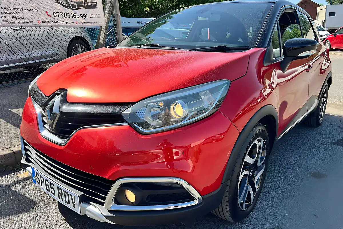 Used 2015 Renault Captur Signature Nav Red - Interior and Exterior details 3