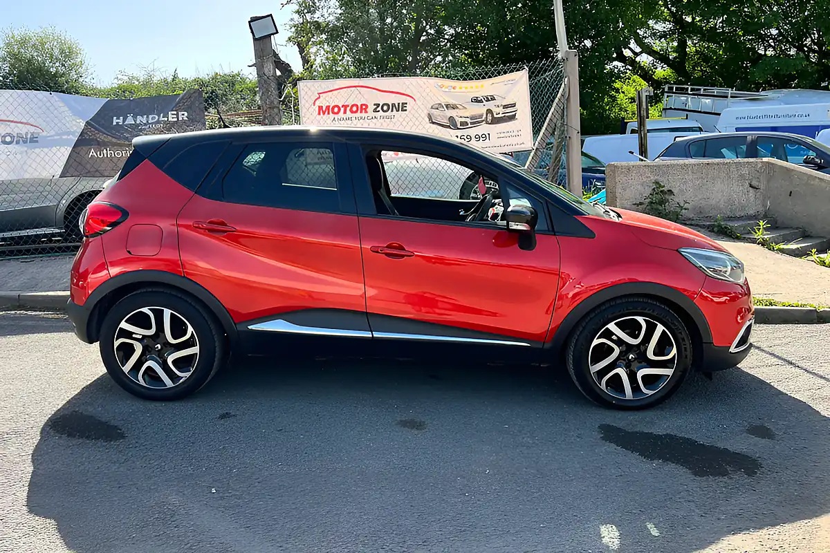 Used 2015 Renault Captur Signature Nav Red - Interior and Exterior details 4