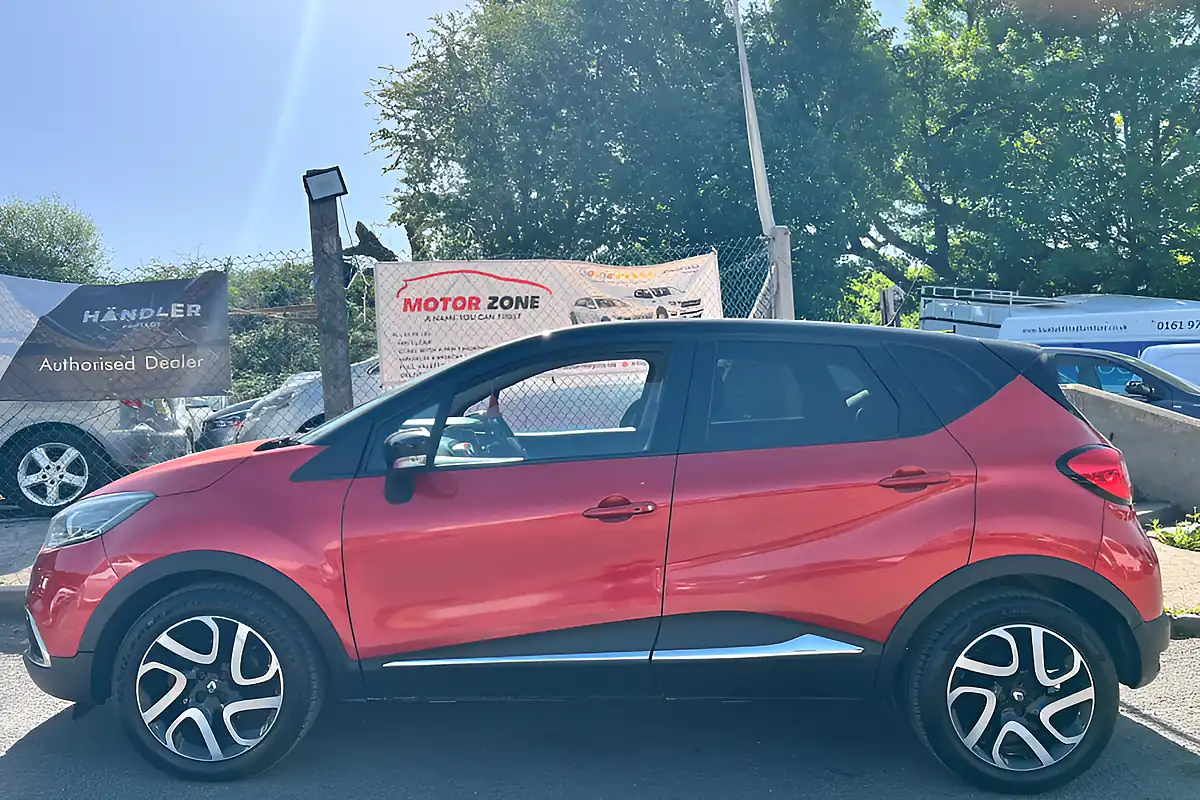 Used 2015 Renault Captur Signature Nav Red - Interior and Exterior details 5
