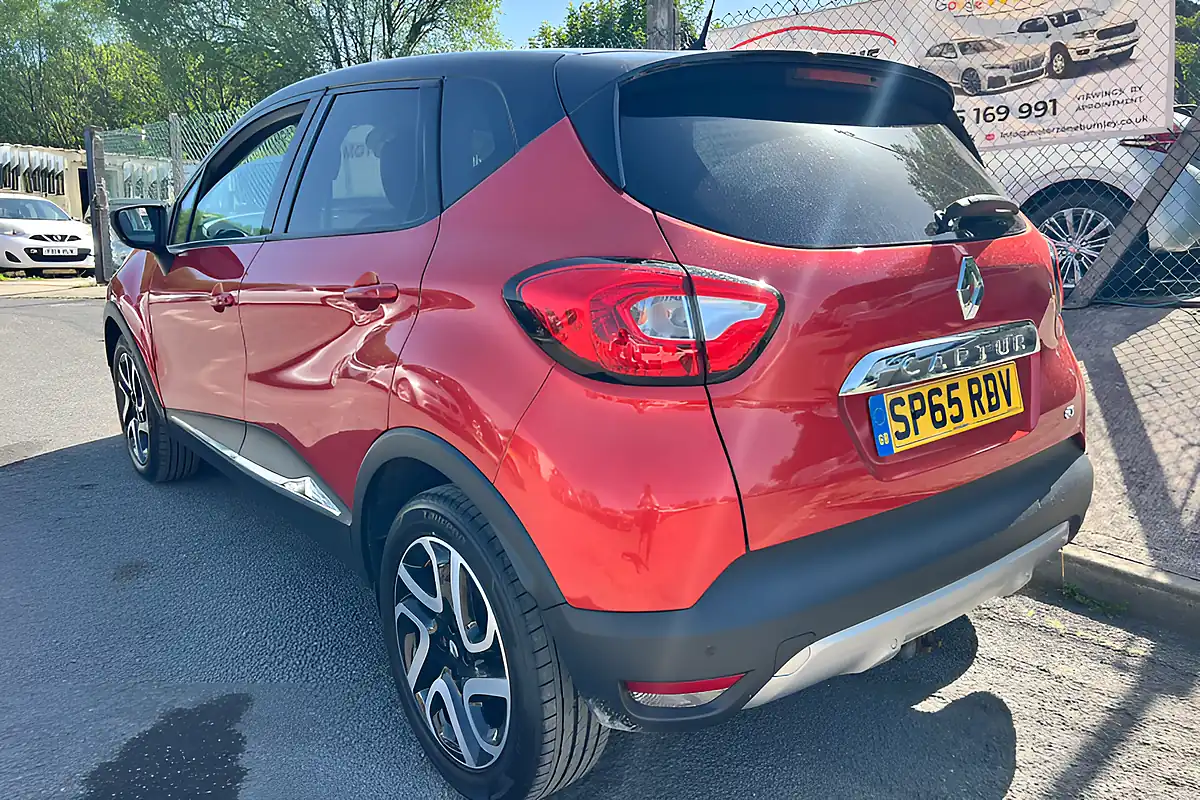 Used 2015 Renault Captur Signature Nav Red - Interior and Exterior details 6