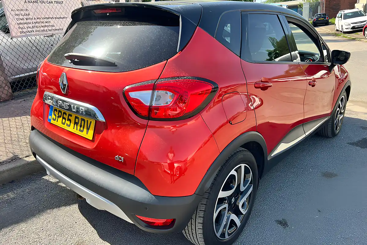Used 2015 Renault Captur Signature Nav Red - Interior and Exterior details 8