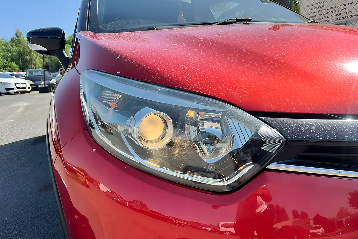 Used 2015 Renault Captur Signature Nav Red - Interior and Exterior details 9