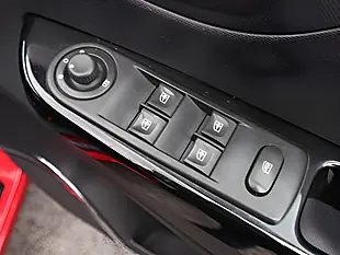 Used 2015 Renault Captur Signature Nav Red - Interior and Exterior details 10