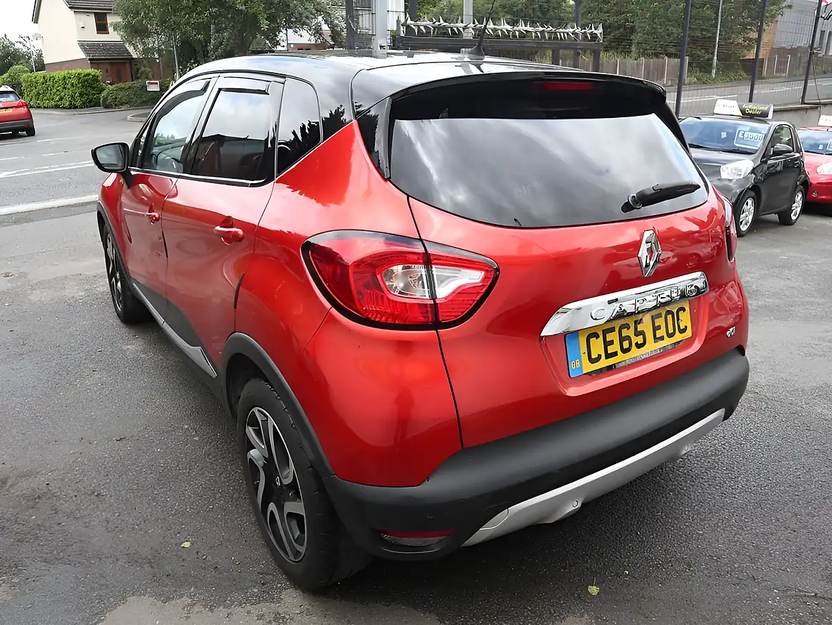 Used 2015 Renault Captur Signature Nav Red - Interior and Exterior details 11