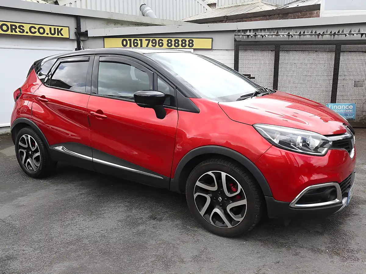 Used 2015 Renault Captur Signature Nav Red - Interior and Exterior details 13