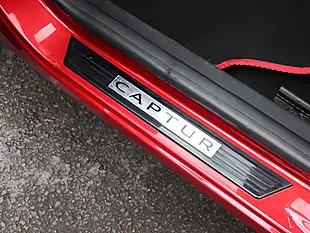 Used 2015 Renault Captur Signature Nav Red - Interior and Exterior details 16