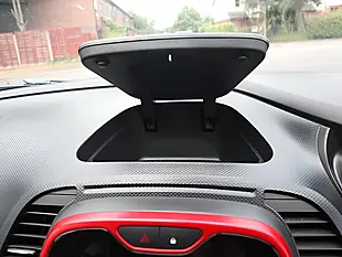 Used 2015 Renault Captur Signature Nav Red - Interior and Exterior details 20