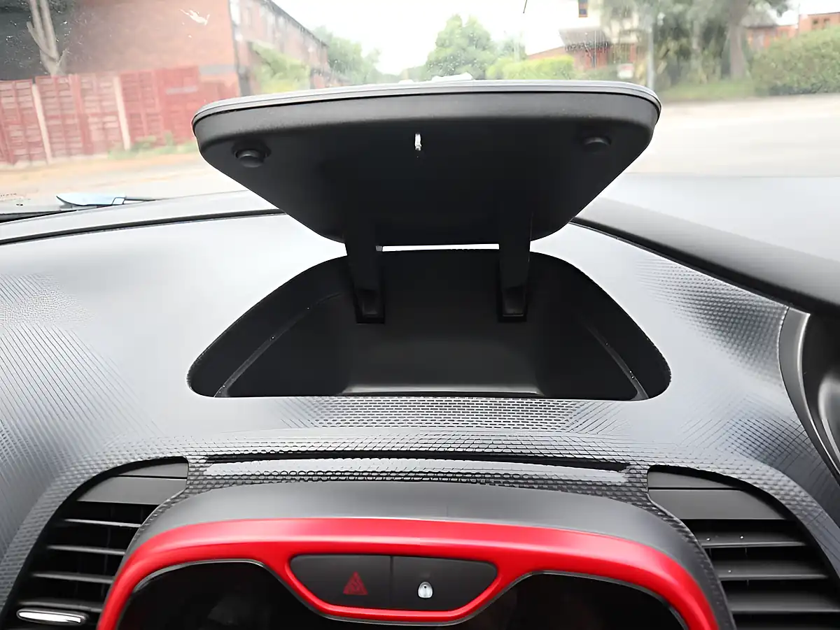 Used 2015 Renault Captur Signature Nav Red - Interior and Exterior details 20