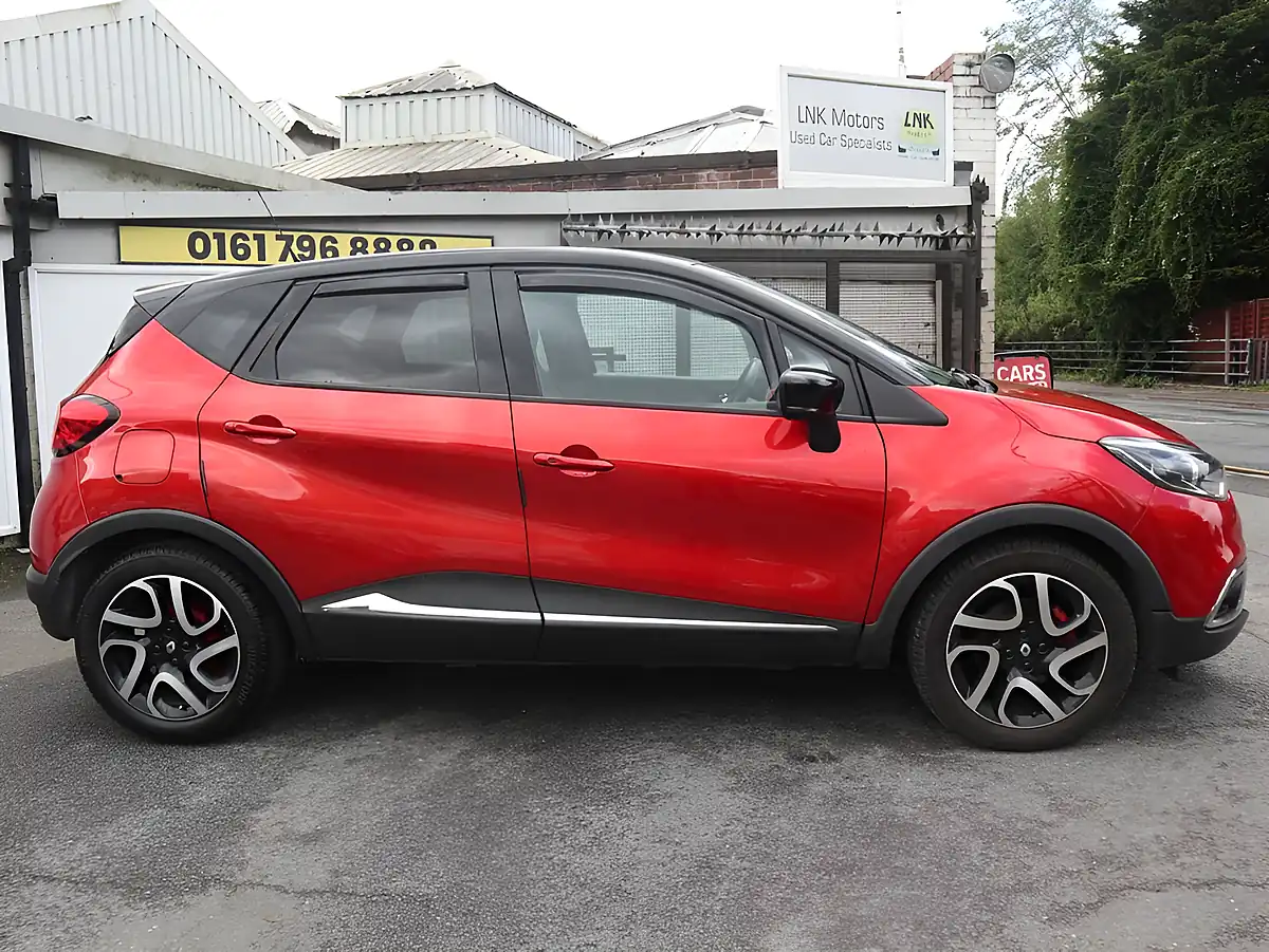 Used 2015 Renault Captur Signature Nav Red - Interior and Exterior details 3