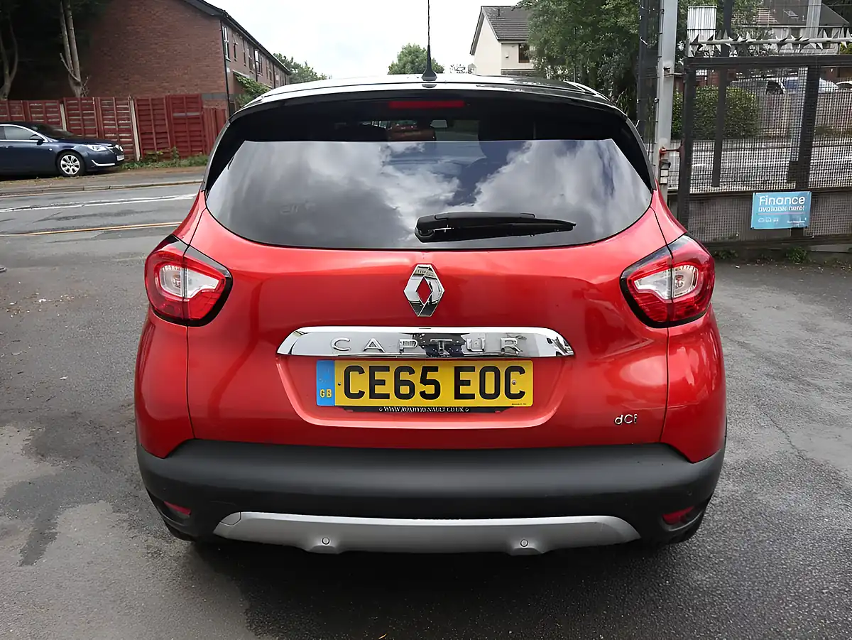 Used 2015 Renault Captur Signature Nav Red - Interior and Exterior details 5