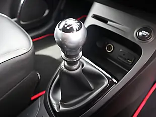 Used 2015 Renault Captur Signature Nav Red - Interior and Exterior details 7