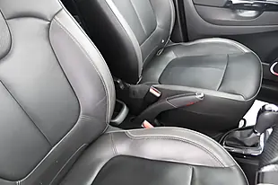 Used 2015 Renault Captur Signature Nav Red - Interior and Exterior details 16