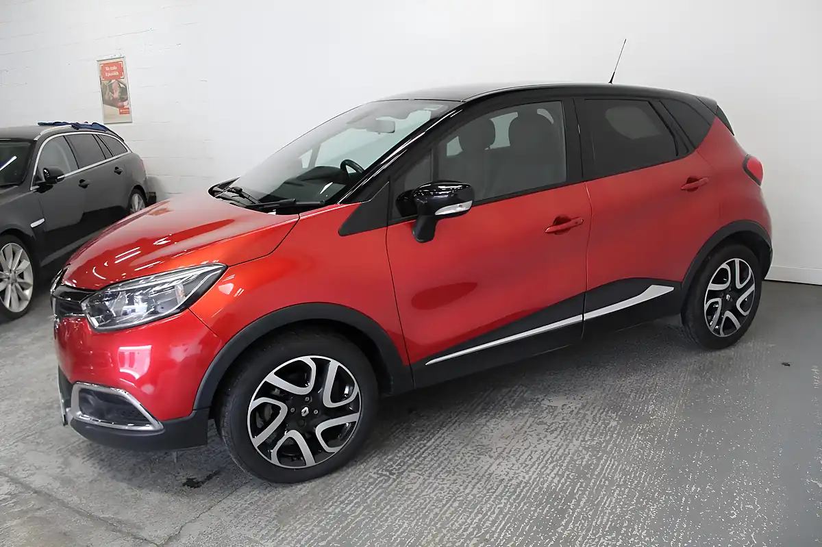 Used 2015 Renault Captur Signature Nav Red - Interior and Exterior details 4