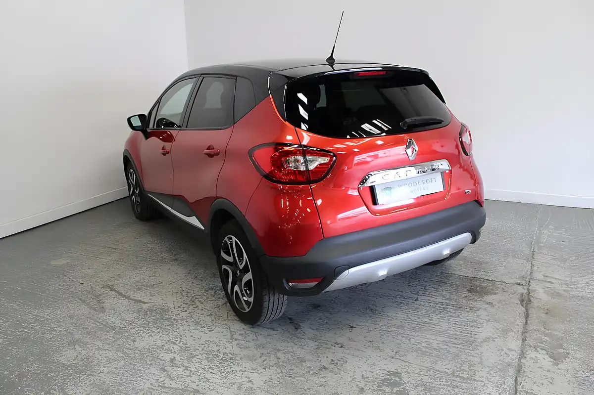 Used 2015 Renault Captur Signature Nav Red - Interior and Exterior details 5