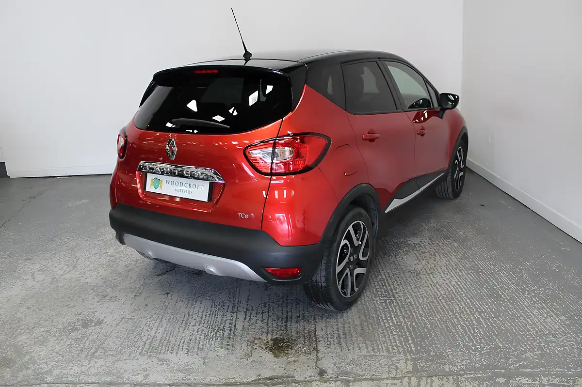 Used 2015 Renault Captur Signature Nav Red - Interior and Exterior details 6