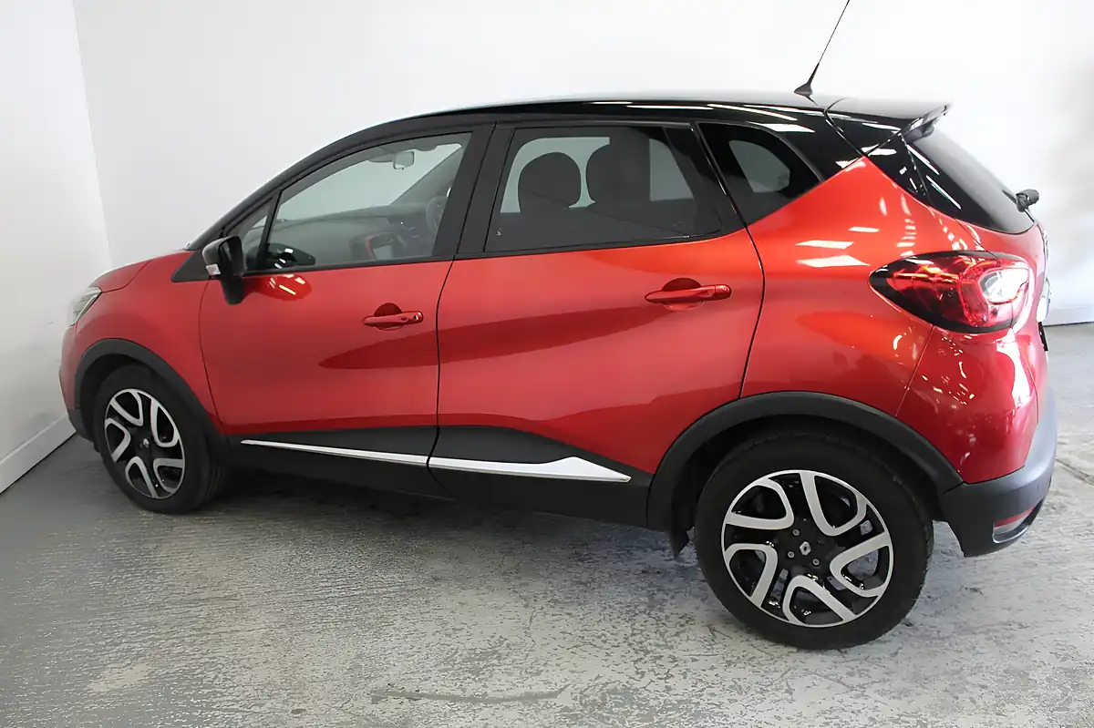 Used 2015 Renault Captur Signature Nav Red - Interior and Exterior details 7