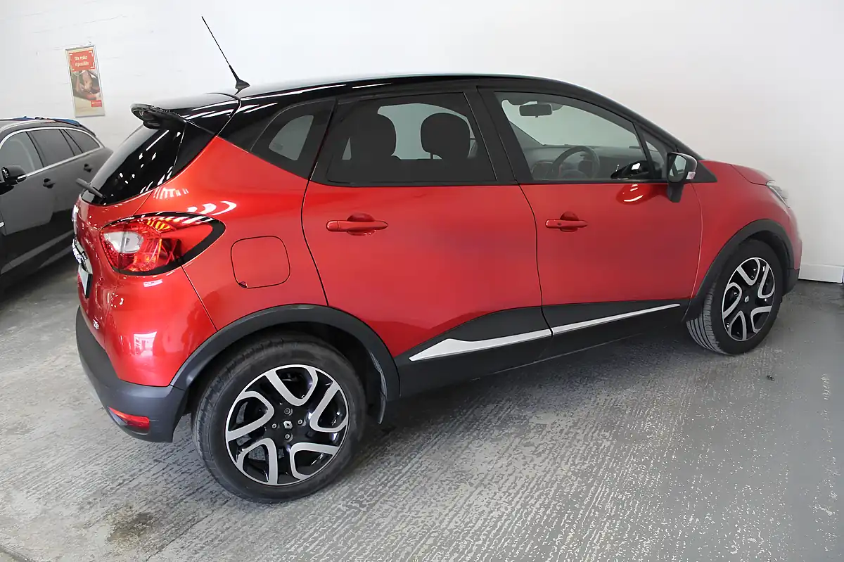 Used 2015 Renault Captur Signature Nav Red - Interior and Exterior details 8
