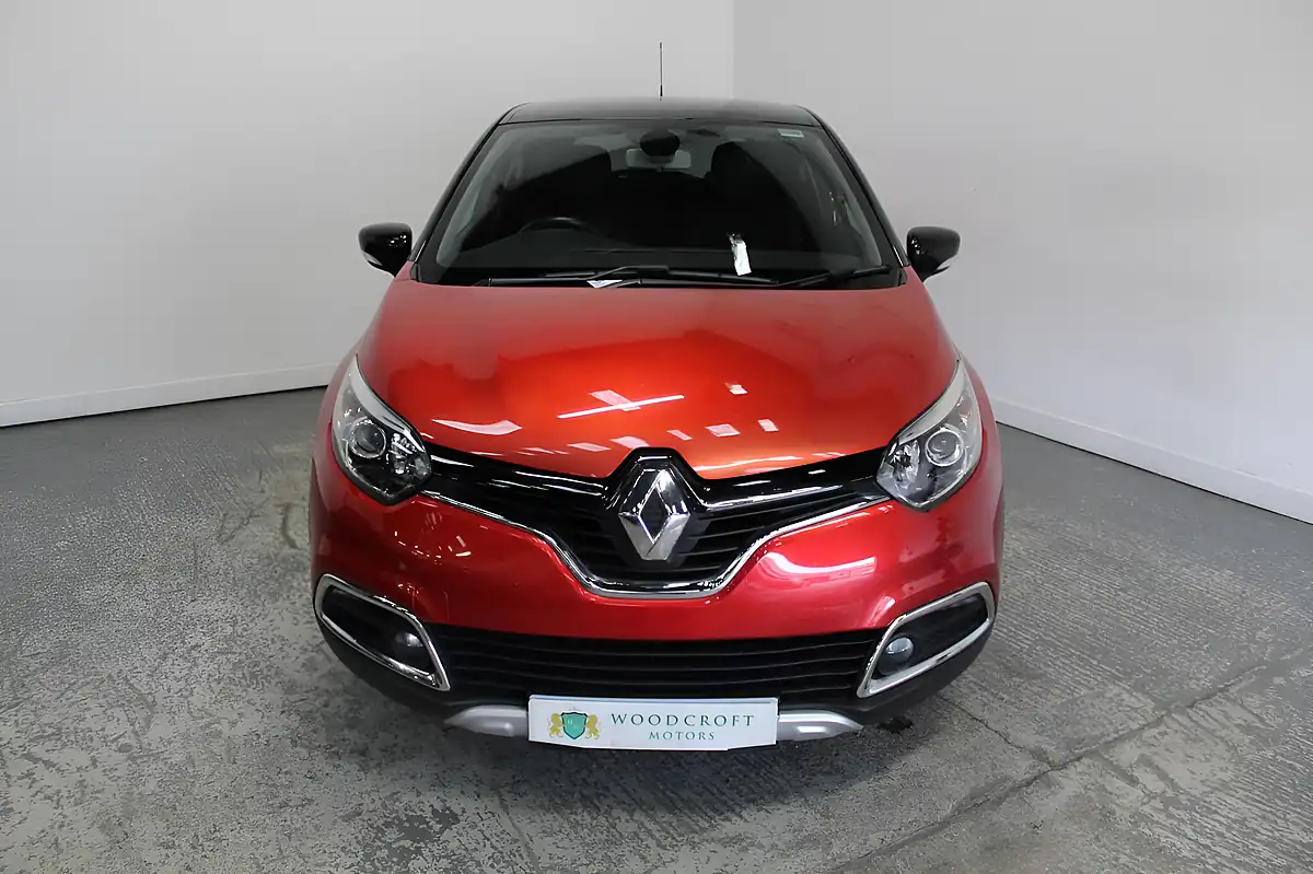 Used 2015 Renault Captur Signature Nav Red - Interior and Exterior details 9
